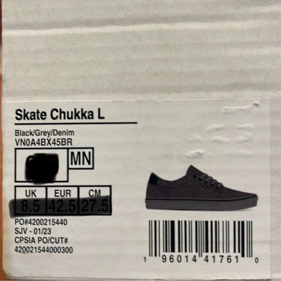 Vans Men’s Skate Chukka Low
Black/Grey/Denim
VN0A4BX45BR
Sneakers - Picture 16 of 16